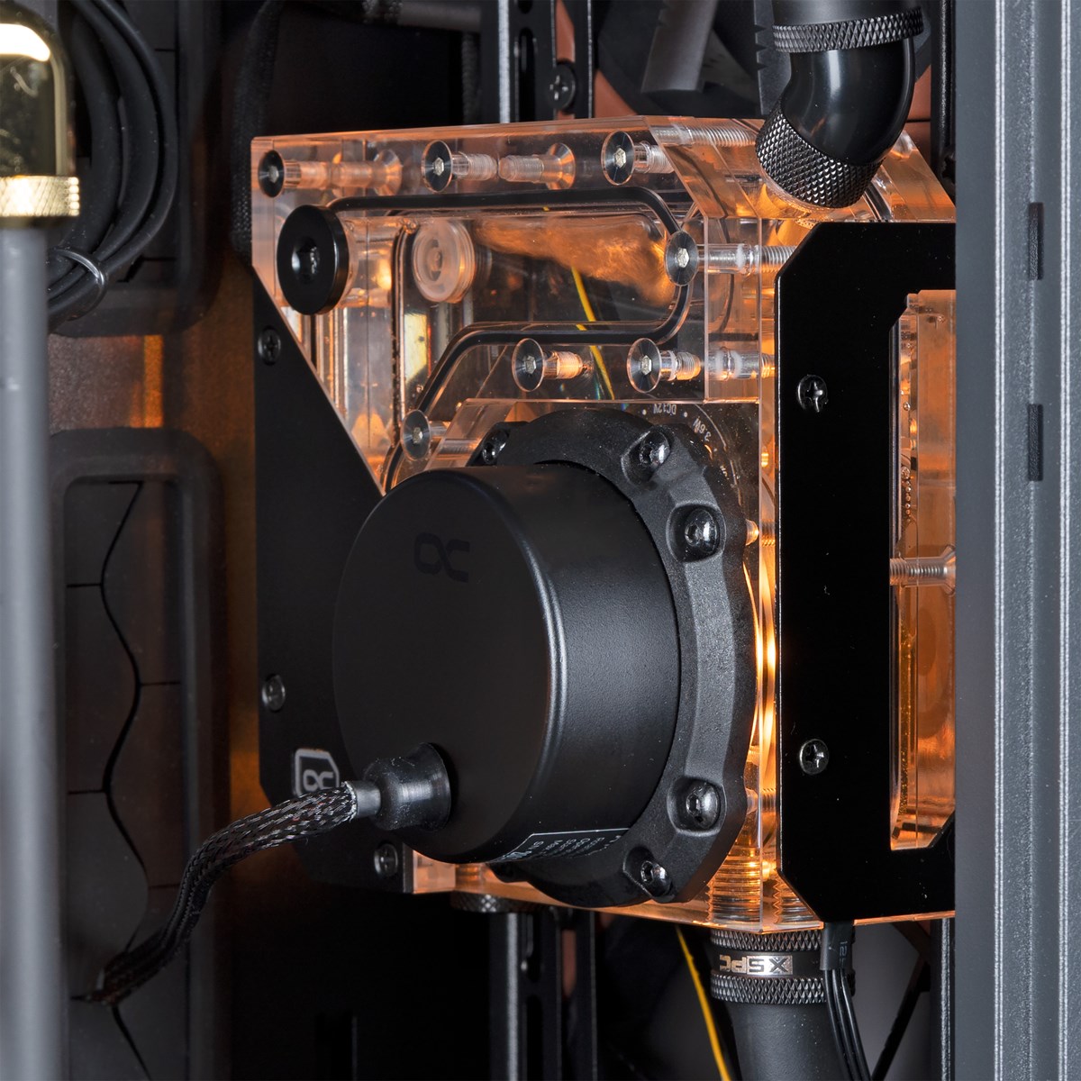 Vand Ryzen 9 RTX 5090 Water Cooled Creator PC